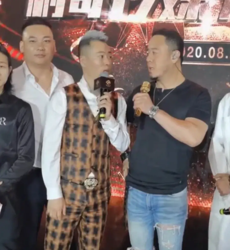 杨坤近况曝光,须发皆白显苍老,直播带货被网友吐槽沦落成网红