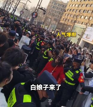 知名女星现身西湖边，沸腾了！杭州人的DNA动了……