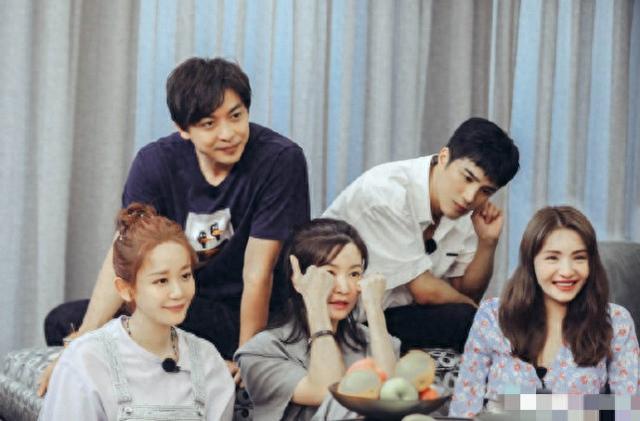 回忆杀!《新还珠》主演重聚,“小燕子紫薇含香”贴脸亲亲超有爱