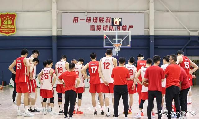 赵睿蜕变宣言:从“火药桶”到男篮队长,如何用冷静点燃复仇之火