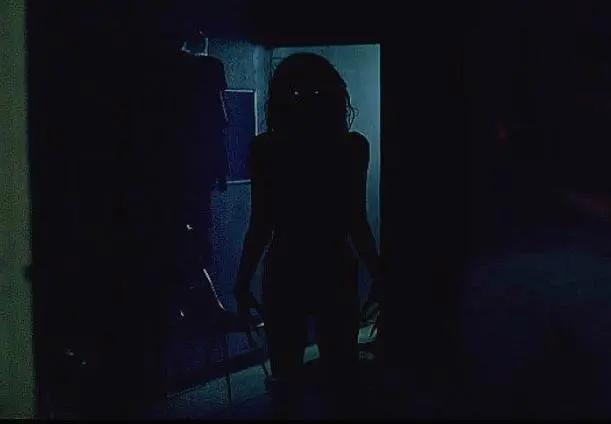 谁说欧美没恐怖片？这部温子仁监制的电影吓得我不敢关灯睡觉