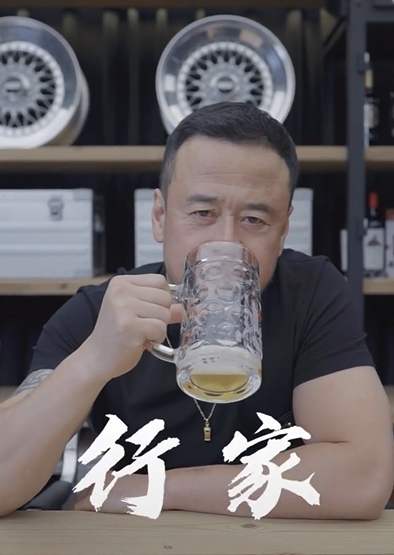 杨坤近况曝光,须发皆白显苍老,直播带货被网友吐槽沦落成网红