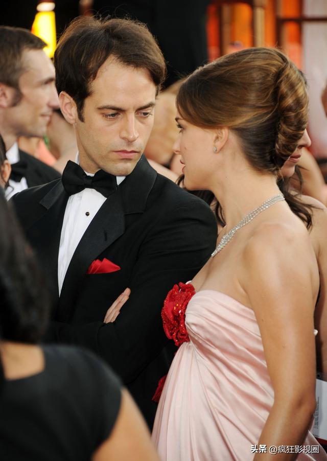 43岁“球花”娜塔莉波特曼，终于开始新恋情，12年婚姻一败涂地