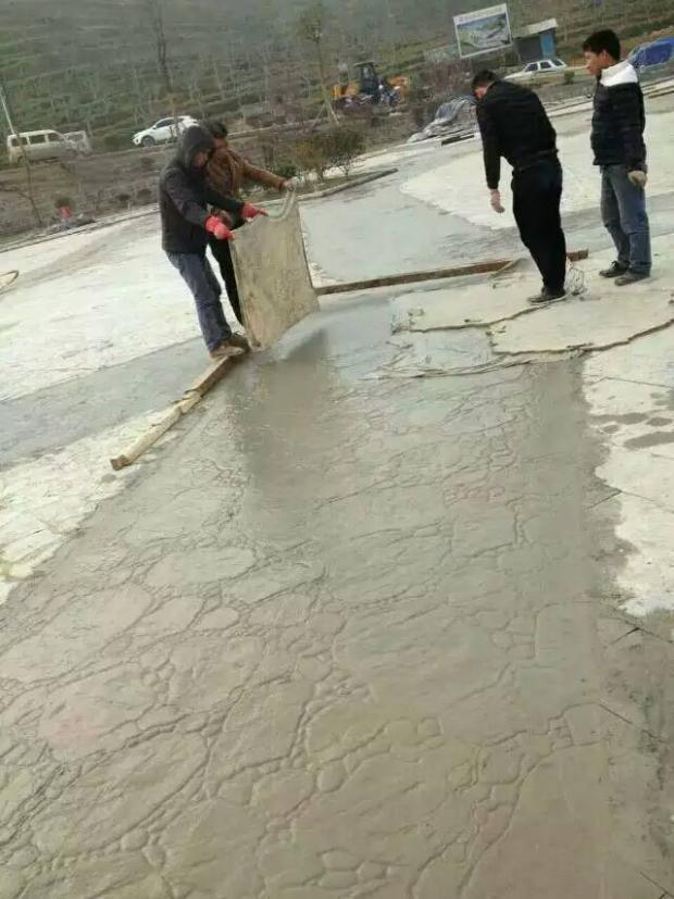 只需六个步骤！教会你做压花地坪