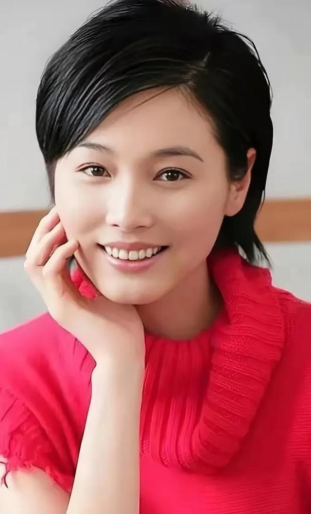 被称为“男人婆”的张延，美到恰如其分，知性且优雅，实力派演员