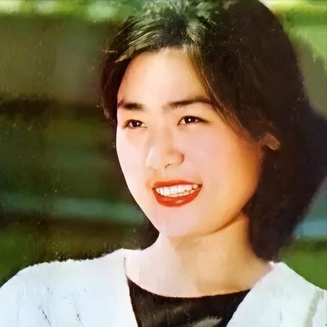 丛珊：与大9岁法国佬难幸福，2婚带娃嫁导演萧锋，12年成全家团宠