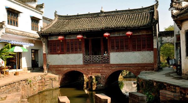 电视剧《天仙配》在安徽省黄山市徽州区潜口镇唐模村拍摄的