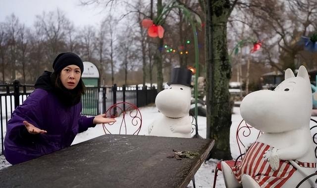 55岁刘若英罕见携儿子现身，9岁帅气又瘦又高性格开朗，星范十足