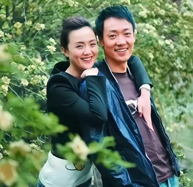 深藏不露：这几对夫妻竟然都是国家一级演员，有的是从校服到婚纱