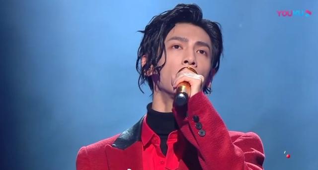 罗云熙演唱《大鱼》 人帅才艺多