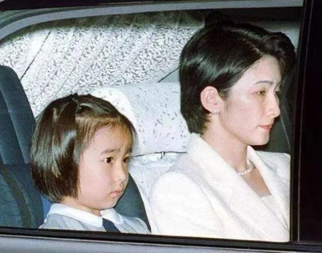 日本皇室最美公主：29岁佳子漂亮却小家子气，远不如爱子气场强大