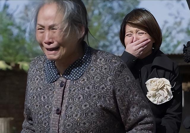 苇青：60岁被儿子带入演艺圈,73岁成“百亿老太”,现在比儿子还红