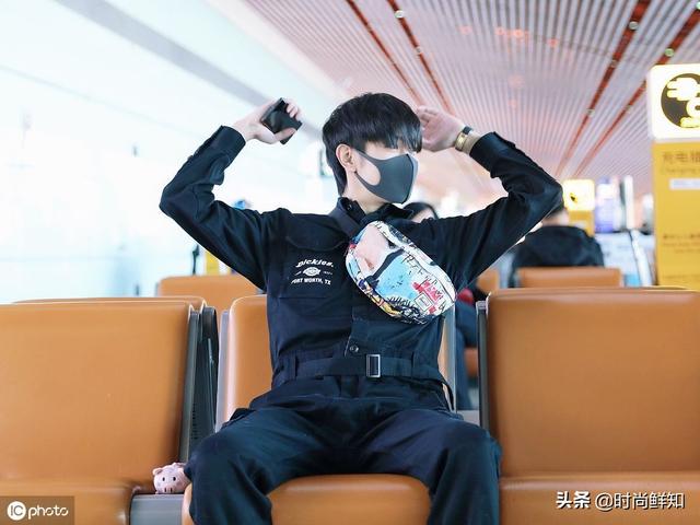 “眼神杀”！靖佩瑶黑色look帅气有型，眼神犀利秒控全场