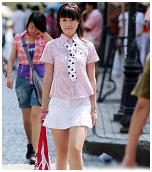 “最美裸模”张筱雨，22岁就拍了21套私密写真，40岁仍孤身