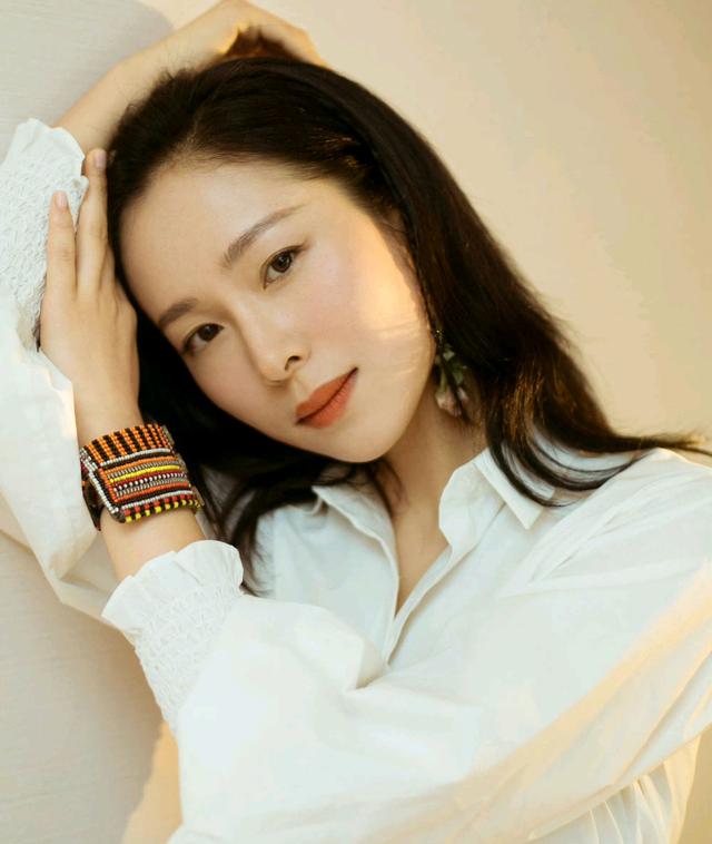 干爹陈道明干哥佟大为，在男人堆里游刃有余，“顶级绿茶”现行记