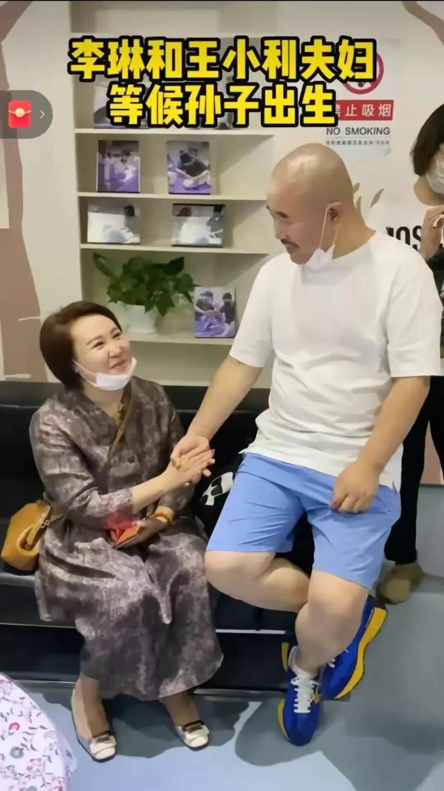 王梓嘉结婚两月，妻子身怀六甲，网友喊话王小利多久看一次孙子