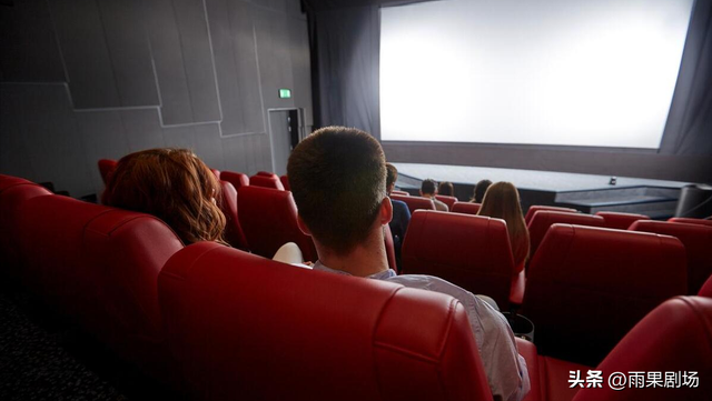 倚老卖老！新疆老太影院对女子大打出手，网友：哪吒3魔奶闹影院