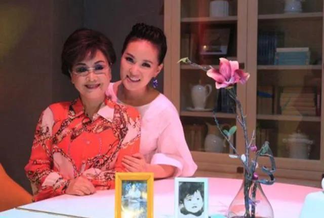 80岁李谷一罕见露脸！已瘦到脱相，与付笛声夫妇相聚，称准备复出