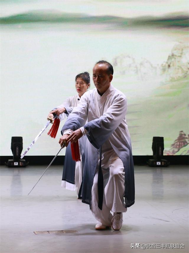 练太极拳2、3年后,为何很多人都会偷偷去学武当太极剑和玄门剑?