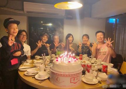 46岁林志颖和51岁信合影，好似帅气小鲜肉，吃了多少“防腐剂”？