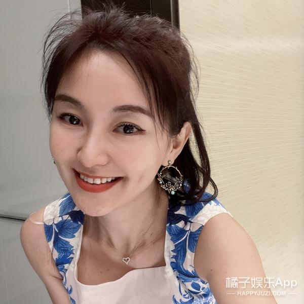 还记得《倚天屠龙记》里的小昭吗？44岁竟然活得如此精彩