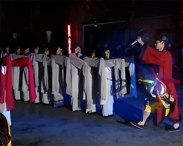 湘西最后一位赶尸人，真实还原恐怖赶尸场景，并上演死鸡复活术