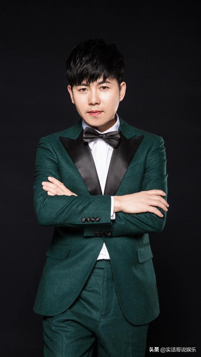 爱国艺人温兆伦近况曝光，深耕音乐领域提携许嘉文写《老爸老家》