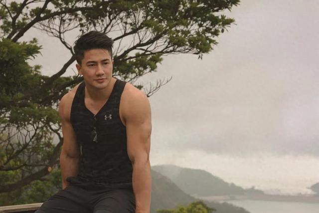 恭喜!TVB富二代小生首次认爱港姐小花,曾想过轻生对方拯救自己