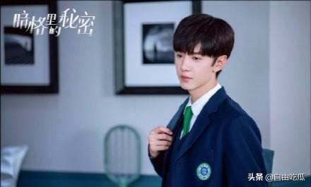 陈哲远与女生同游，后援会否认恋情，曾称想到粉丝就不好意思恋爱