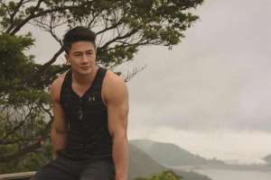 郭子豪(恭喜TVB富二代小生首次认爱港姐小花，曾想过轻生对方拯救自己)