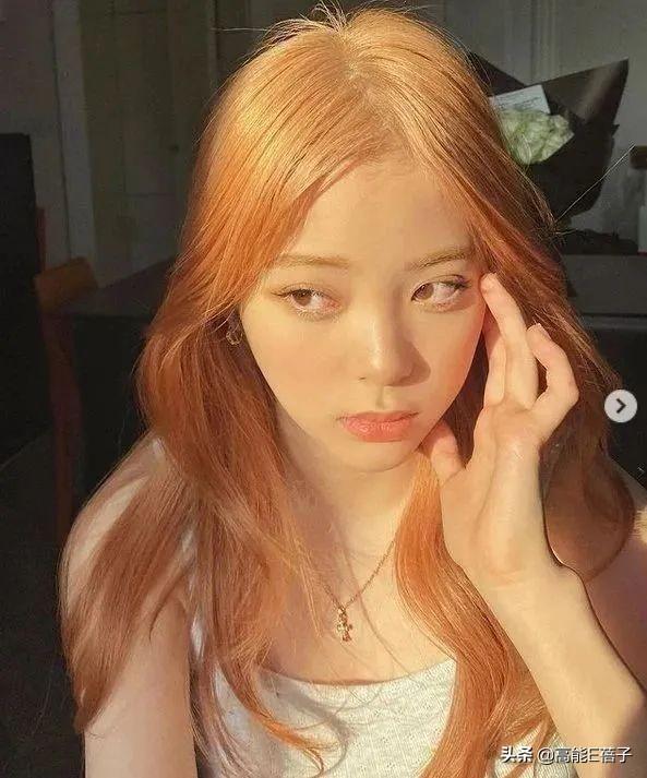 王源染粉色头发，再次引发网友猜测，和欧阳娜娜疑似真的恋爱中？