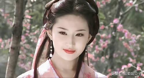 丹凤眼真的是最美眼型，这7位看一眼就再难忘，精致到骨子里