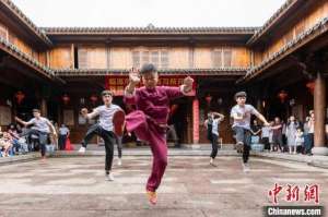 樊坤(浙江“土拳”传承人樊坤：突破人生的“八角笼”)