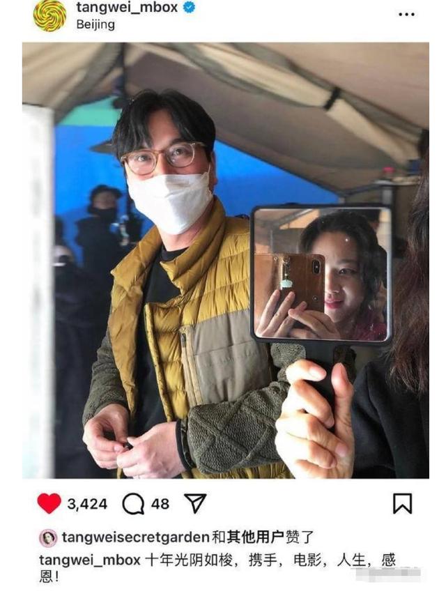 汤唯和老公金泰勇一起走红毯,金泰勇全程痴汉脸,对女神老婆傻笑