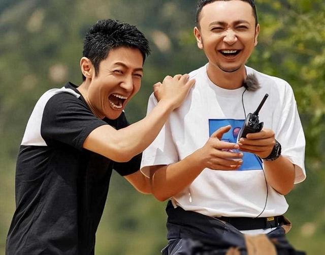 撒贝宁被传婚变后首现身，气色不好很憔悴，和美女合影惹争议