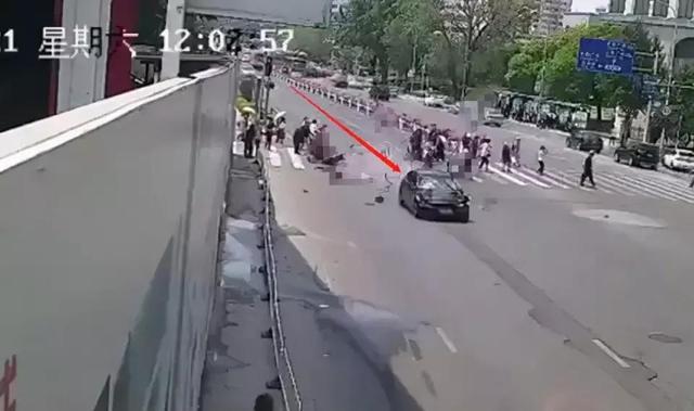 大连开宝马撞死5人的“恶魔”苟延残喘2年 今被执行死刑!死有余辜!