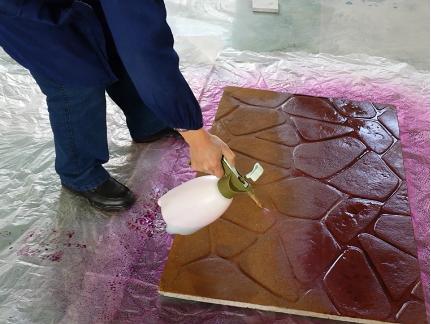 只需六个步骤！教会你做压花地坪