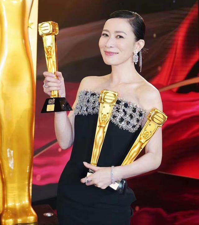 杨茜尧错失“视后”,回巢撑场TVB,却成了万千星辉的“遗珠”