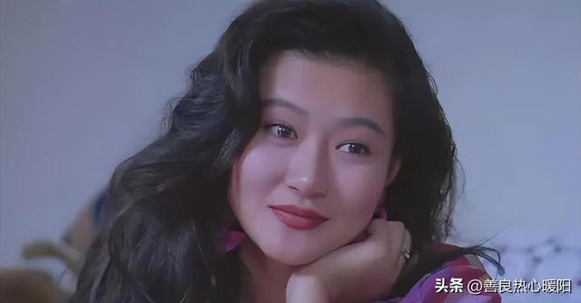 一年十部三级片，亲妈为钱逼她下海，与黄任中还有这样一段关系