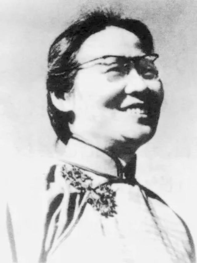 民国另类师生恋：他追到女生家里，其夫拱手让妻，还和他登报交友