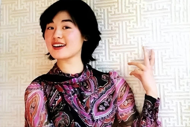 丛珊：与大9岁法国佬难幸福，2婚带娃嫁导演萧锋，12年成全家团宠