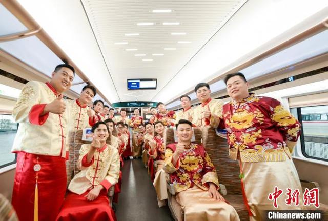 心动520，“复兴号”见证20对铁路青年幸福时刻