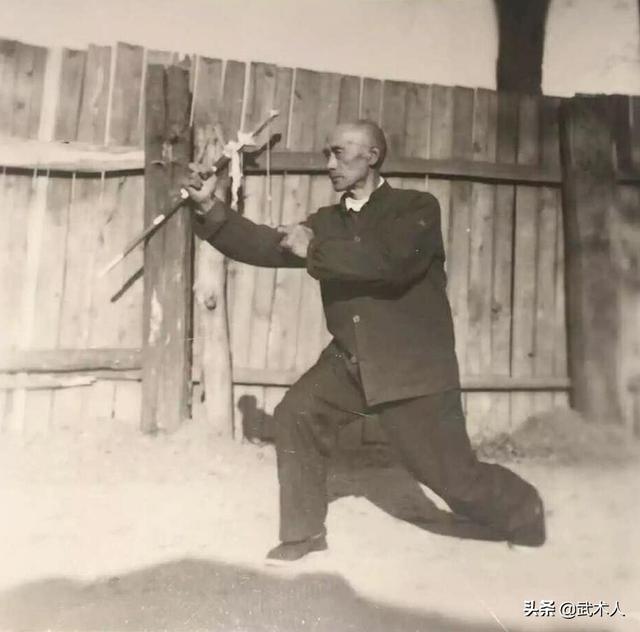 烟台郝家太极梅花螳螂拳嫡传郝斌先生演练的螳螂拳