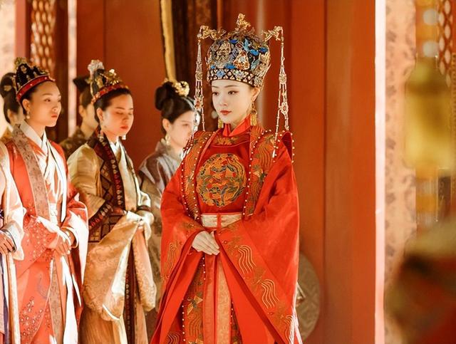 “小姨妈”邓家佳，天赋不够努力来凑，骨子里的坚毅助她频获大奖