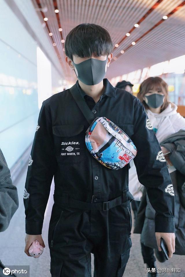 “眼神杀”！靖佩瑶黑色look帅气有型，眼神犀利秒控全场