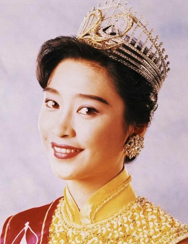 李克勤妻子卢淑仪冻龄身材获激赞，两夫妻每月需还60万房贷