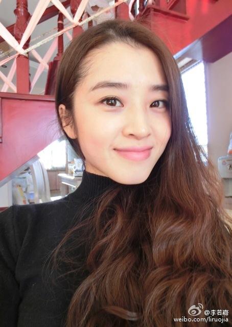 霸气!五阿哥张睿上午被曝光恋情 下午大方认爱:就是这个姑娘