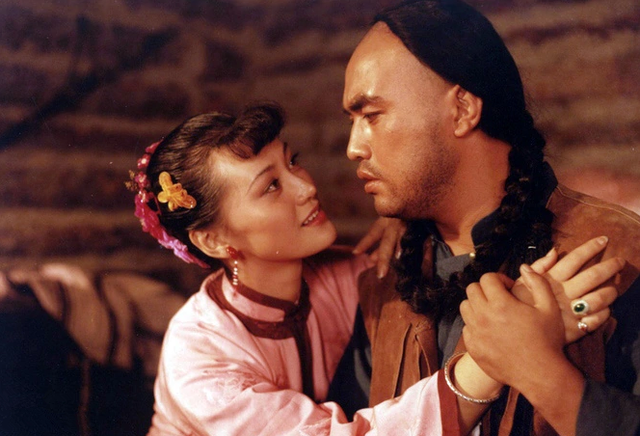 刘奕君：人生低谷期净身出户，二婚娶小娇妻终获幸福