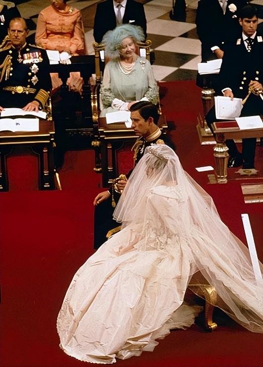 英女王母亲：又矮又胖的“苏格兰厨子”，却生出了美若天仙的女儿