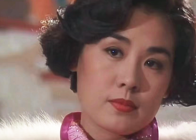 丛珊：与大9岁法国佬难幸福，2婚带娃嫁导演萧锋，12年成全家团宠